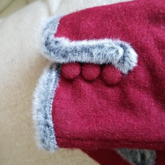 Wool Red Gloves - Picture 2 of 6